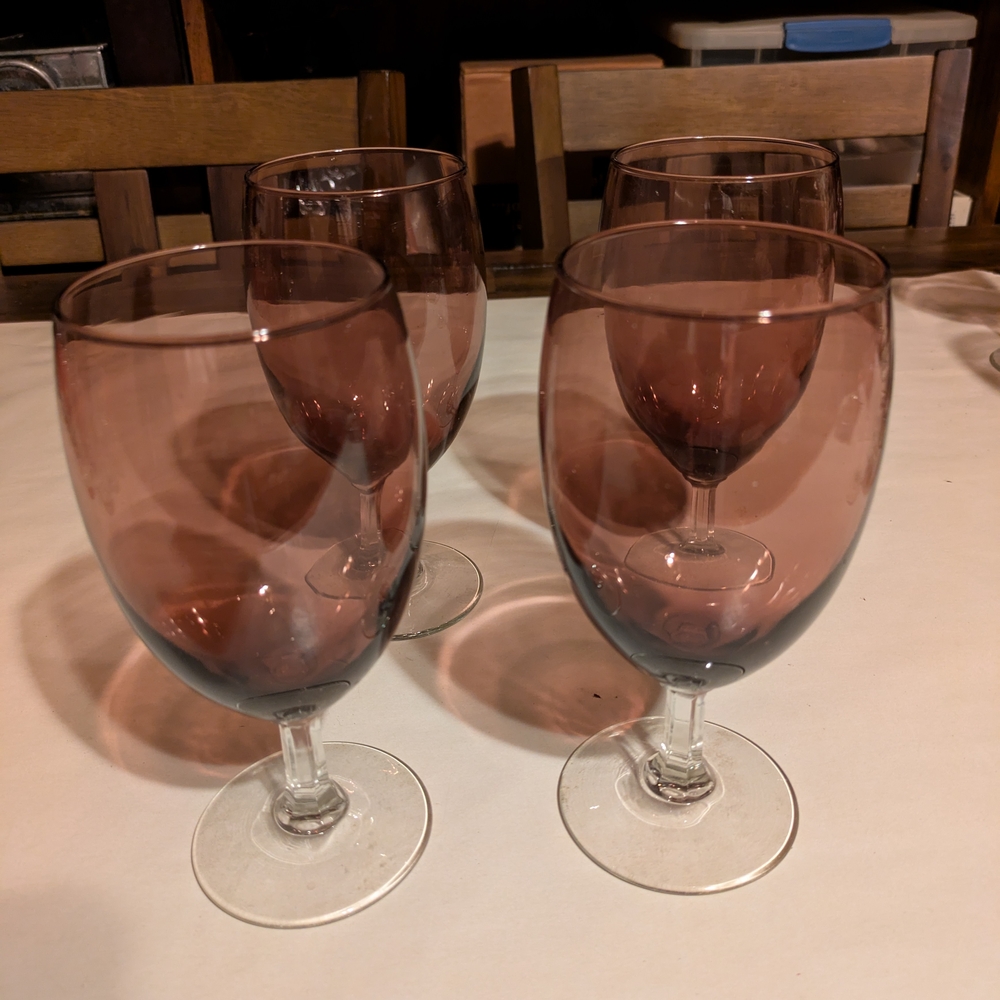 Elegant Brown Wine Glass Set